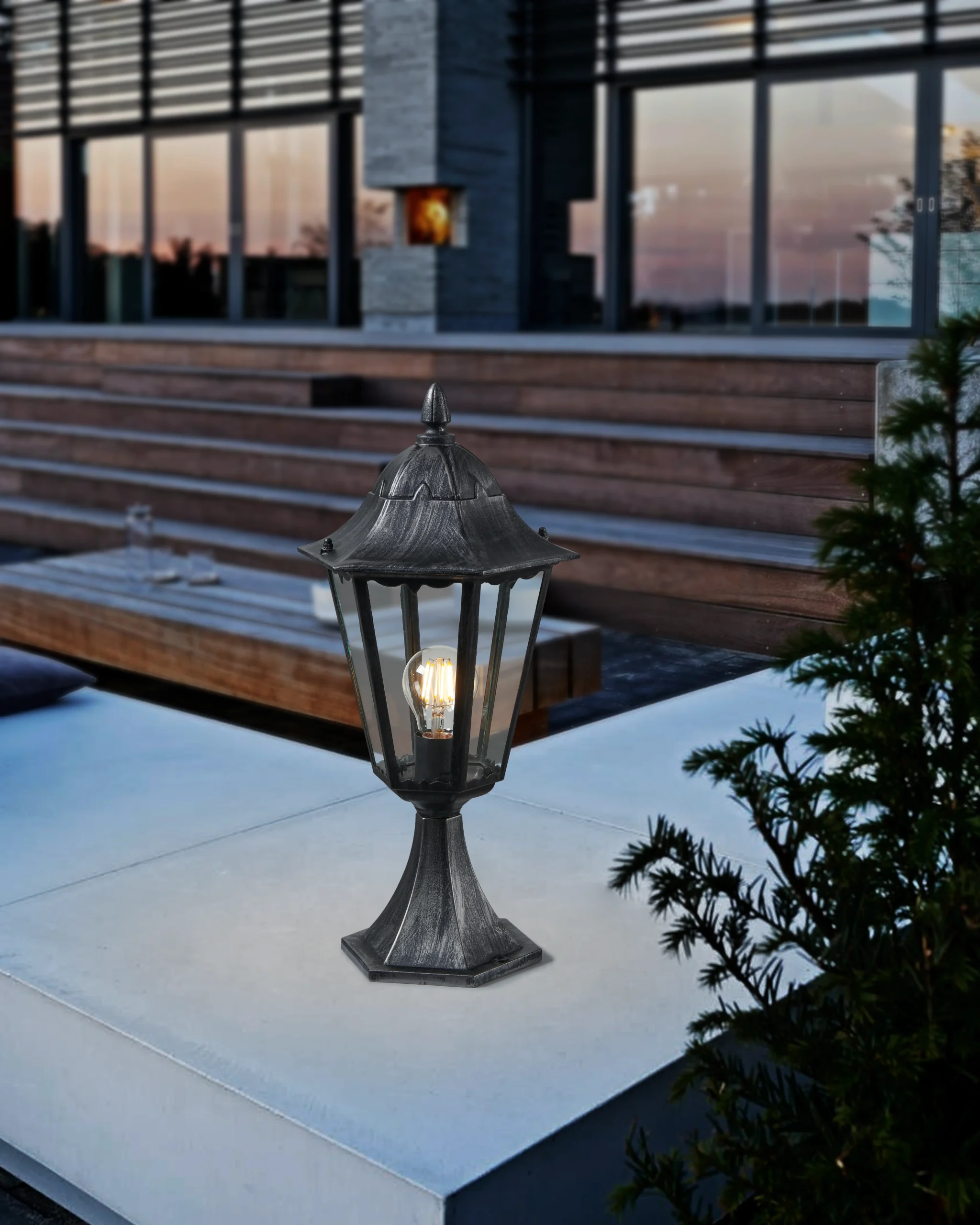 NAVEDO BlackGate Lamp